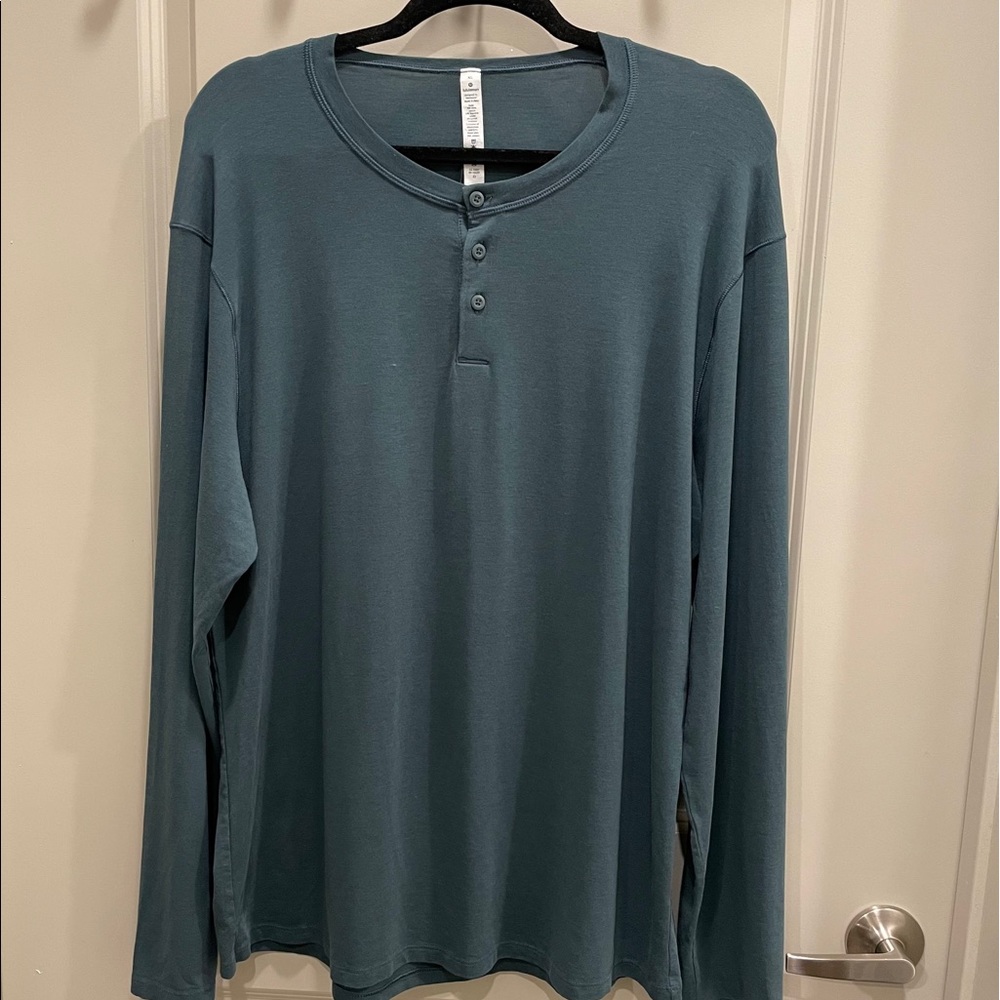 Lululemon (XL) 5 Year basic Longsleeve Henley Blue